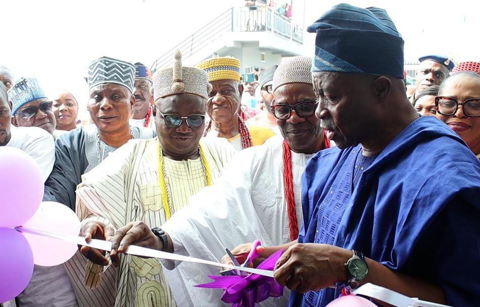 Adeleke Commissions Osogbo Central Hospital, Hails CMD Akin Ajayi ...