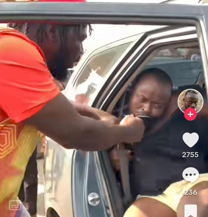 Reactions As Driver Kicks Out Passenger Who Claimed Tinubu Announced 50