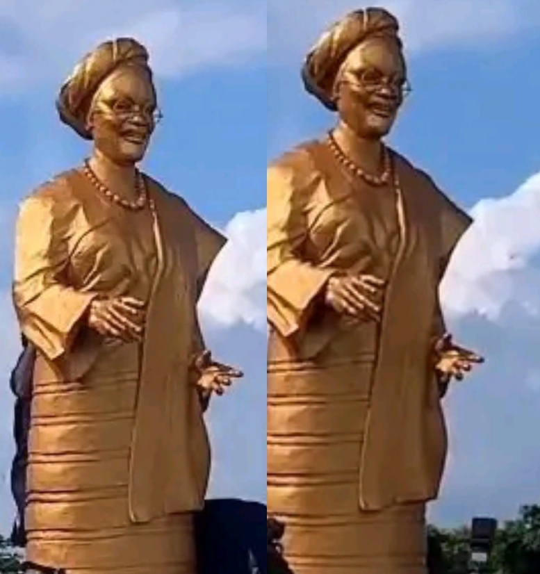 PHOTOS Ooni Honours Oluremi Tinubu With Golden Statue AmiLoaded News